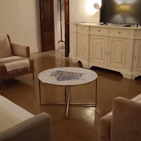 Grandmas 5 Terre Nyaraló *